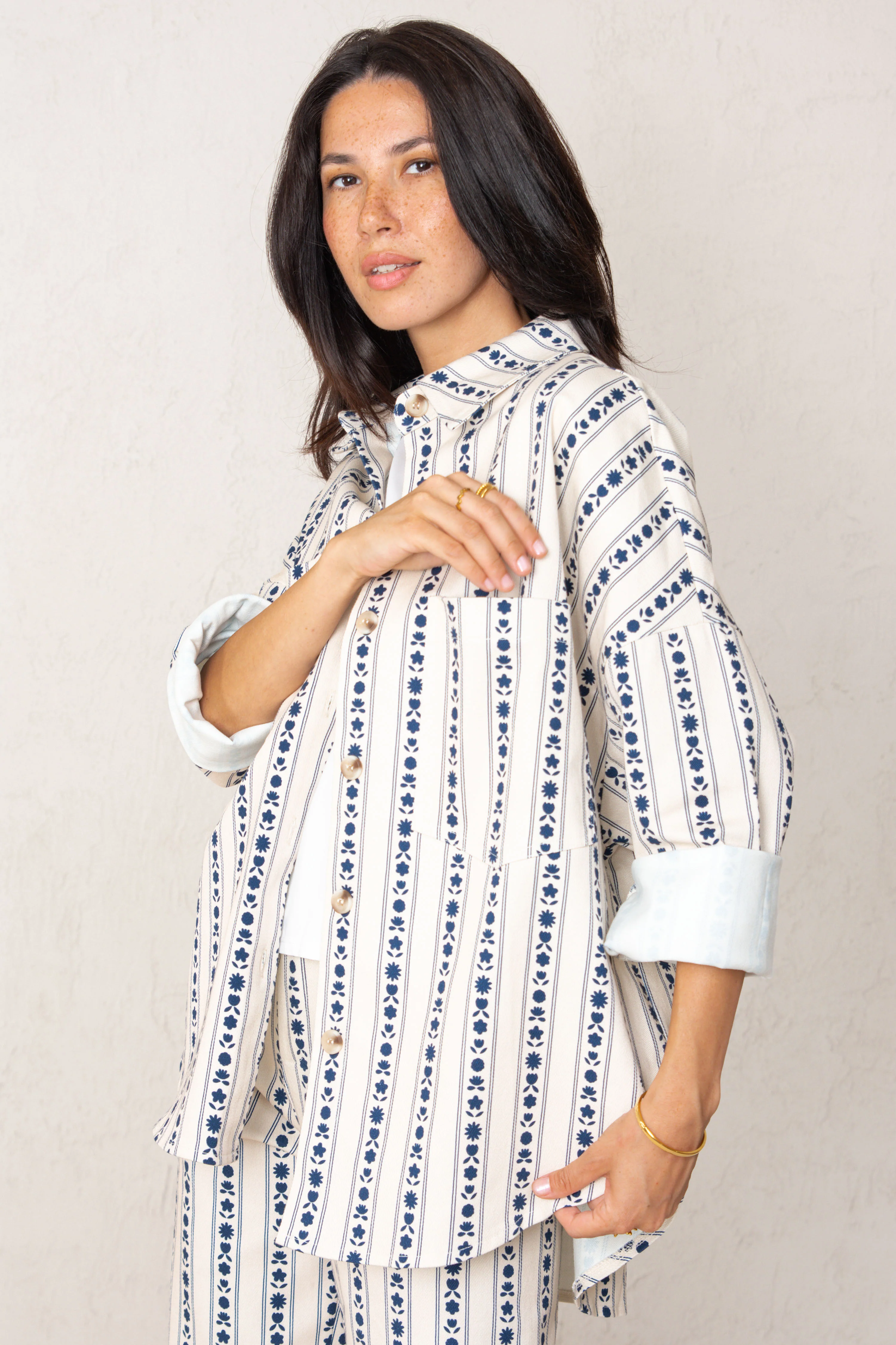 CHAQUETA CELIA // FLORES AZUL OSCURO - Image 3